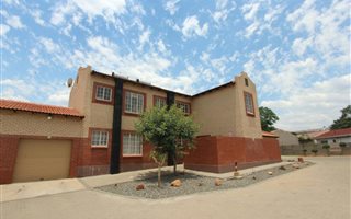 3 Bedroom Apartment in Protea Park