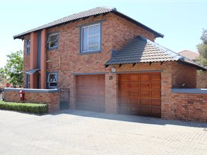 3 Bed Townhouse in Heuweloord