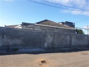 9 Bed House in Parow Central