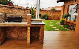 2 Bedroom Simplex in Brentwood