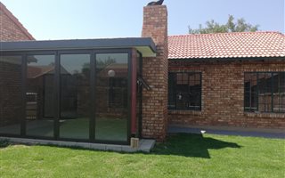3 Bedroom House in Die Hoewes