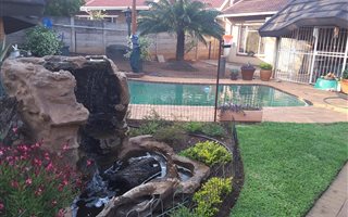 3 Bedroom House in Geelhoutpark