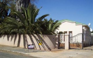 1 Bedroom Garden Cottage in Sydenham