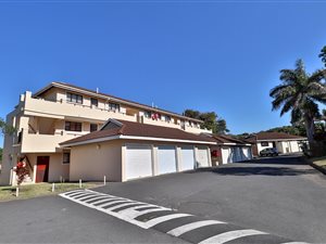 3 Bed Apartment in Shelly Beach