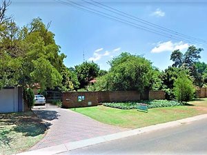 4 Bed House in Waterkloof Ridge