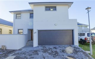 3 Bedroom House in Sandbaai