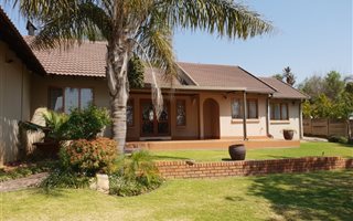 4 Bedroom House in Strubens Valley