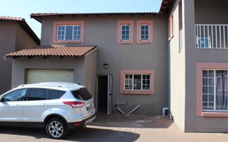 3 Bedroom House in Waterval East
