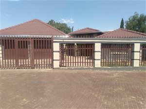 4 Bedroom House in Dalpark