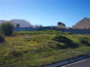 747 m² Land available in Franskraal