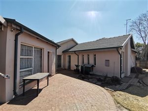 3 Bed House in Edelweiss