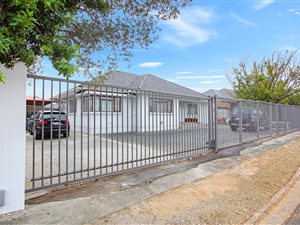 9 Bed House in Bosonia