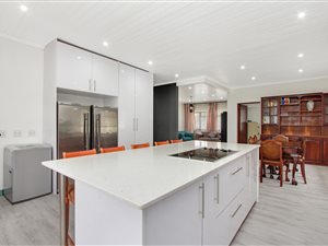 9 Bed House in Bosonia