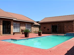 3 Bed House in Golf Park