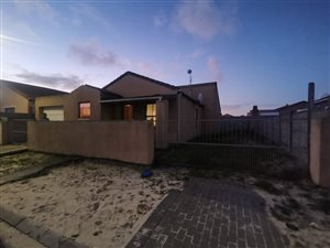 4 Bed House in Weltevreden Valley