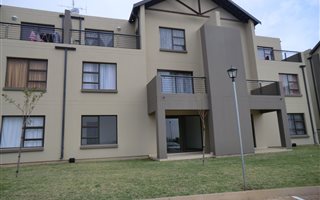 2 Bedroom Apartment in Ruimsig AH