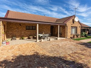 4 Bed House in Die Bos