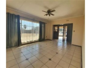 4 Bed House in Klippoortje