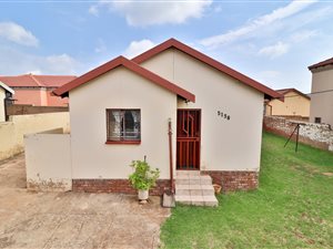 2 Bed House in Lotus Gardens