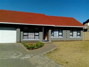 3 Bed House in Mayberry Park