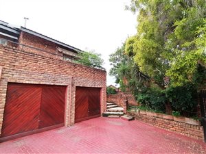 4 Bed House in Hennopspark