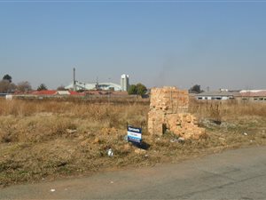 1632 m² Land available in Vosloorus