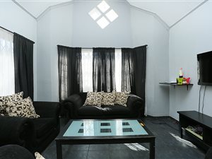 3 Bed Townhouse in Bromhof