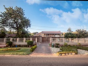 6 Bed House in Waverley