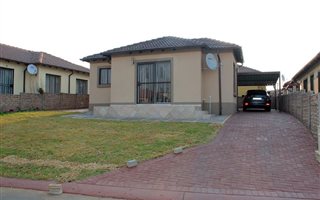 3 Bedroom House in Noordwyk