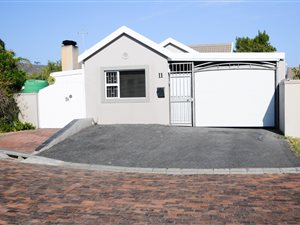 3 Bed House in Plattekloof Glen