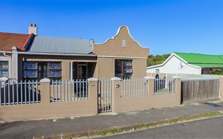 3 Bedroom House in Wynberg
