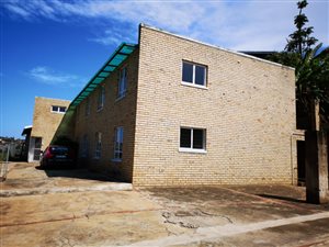 9 Bed House in Hippo Road