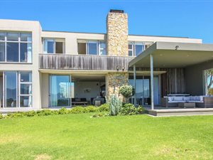 4 Bed House in Oubaai and surrounds
