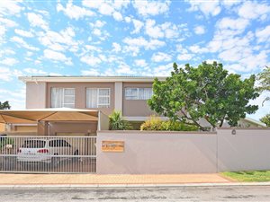 4 Bed House in West Beach