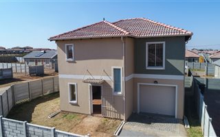 4 Bedroom House in Southgate