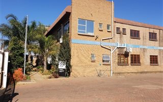 1931 m² Industrial space in Roodekop