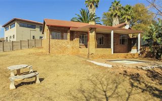 2 Bedroom House in Heuweloord