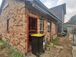 5 Bed House in Leeuhof