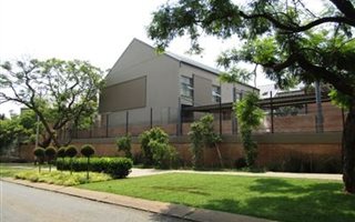 3 Bedroom Apartment in Menlo Park