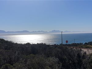 915 m² Land available in De Bakke