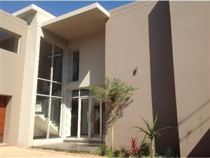 4 Bed Cluster in Melrose Estate