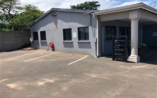 Commercial space in Bluff