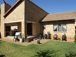 2 Bed House in Ruimsig