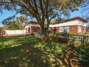 4 Bed House in Noordheuwel