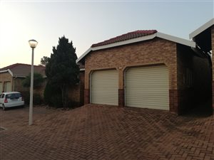2 Bed Townhouse in Die Hoewes