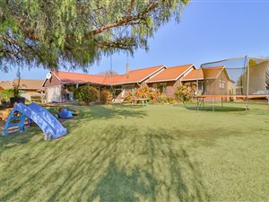 3 Bed House in Country View