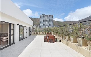 4 Bedroom Apartment in Sea Point