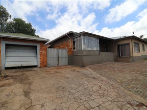 7 Bed House in Discovery