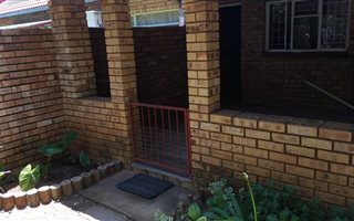 1 Bedroom Garden Cottage in Meiringspark