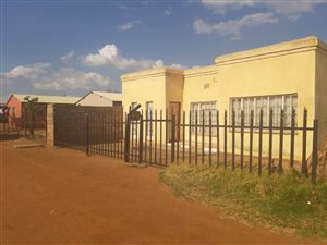 2 Bed House in Duduza
